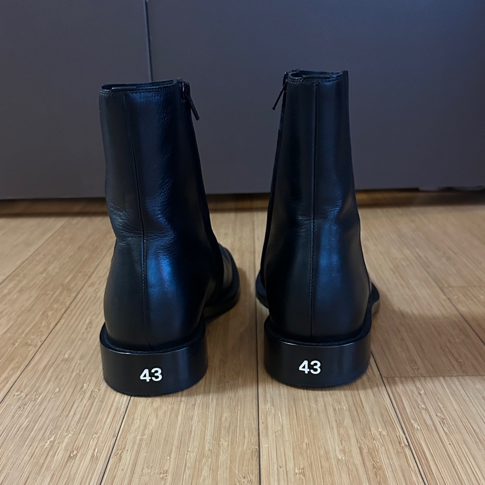 Men's Balenciaga Black Leather Boots - Picture 2 of 8